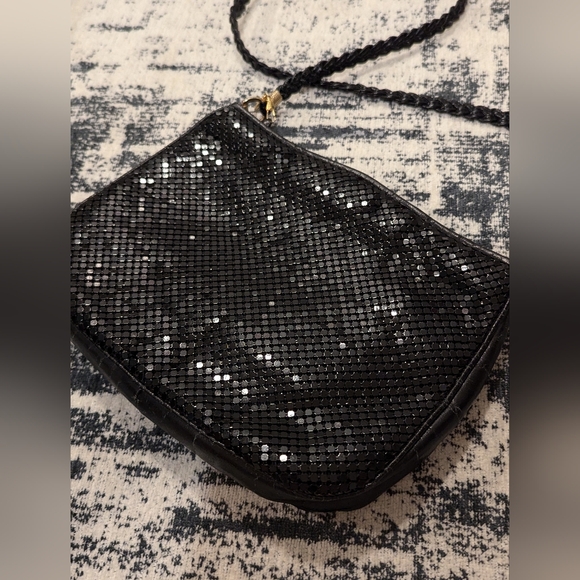 Vintage '80s Evening Purse! Made In Hong Kong- Black and Gold - Picture 5 of 8